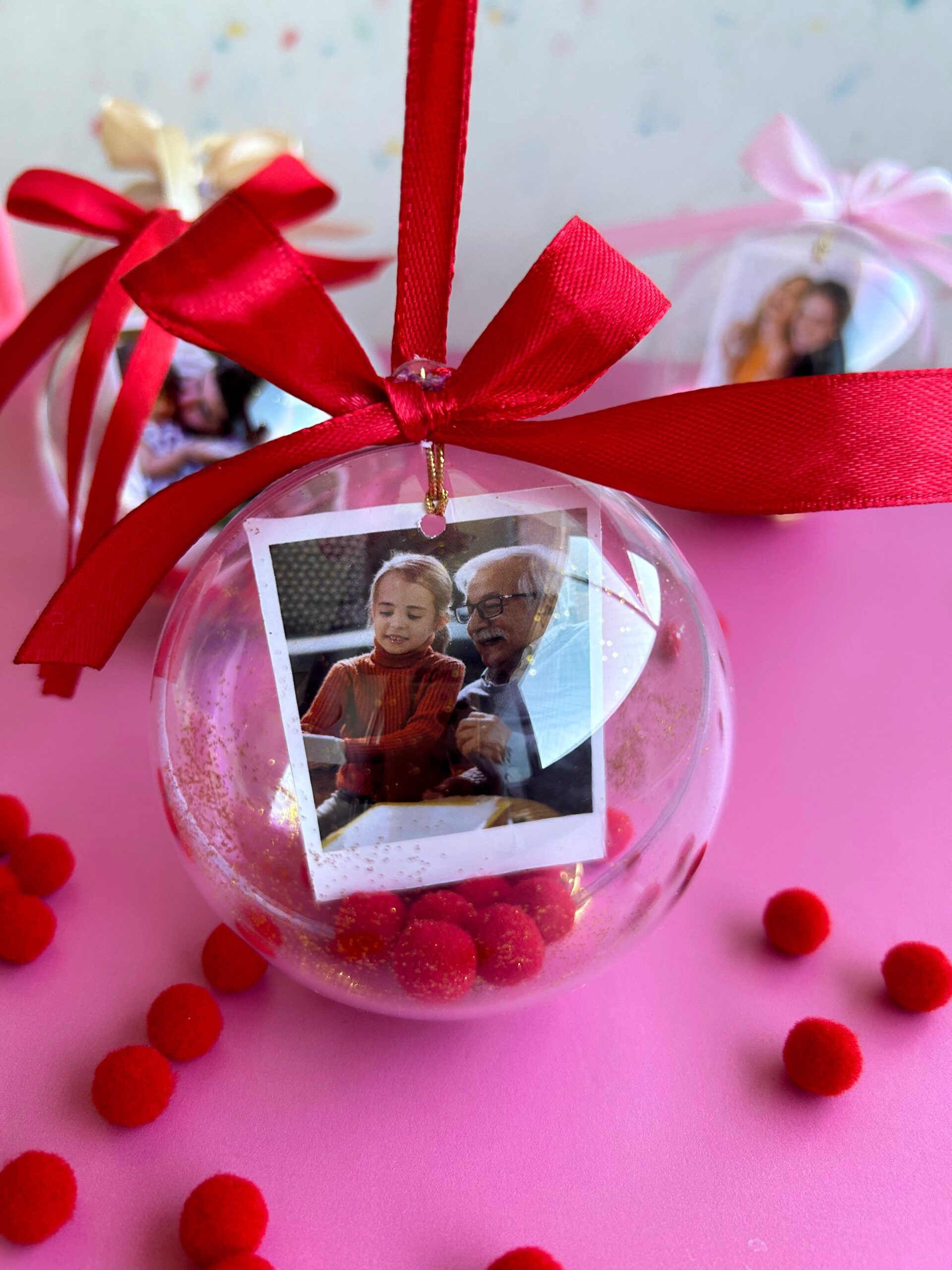 Adornos navideños con fotos y pompones - Imagen 6