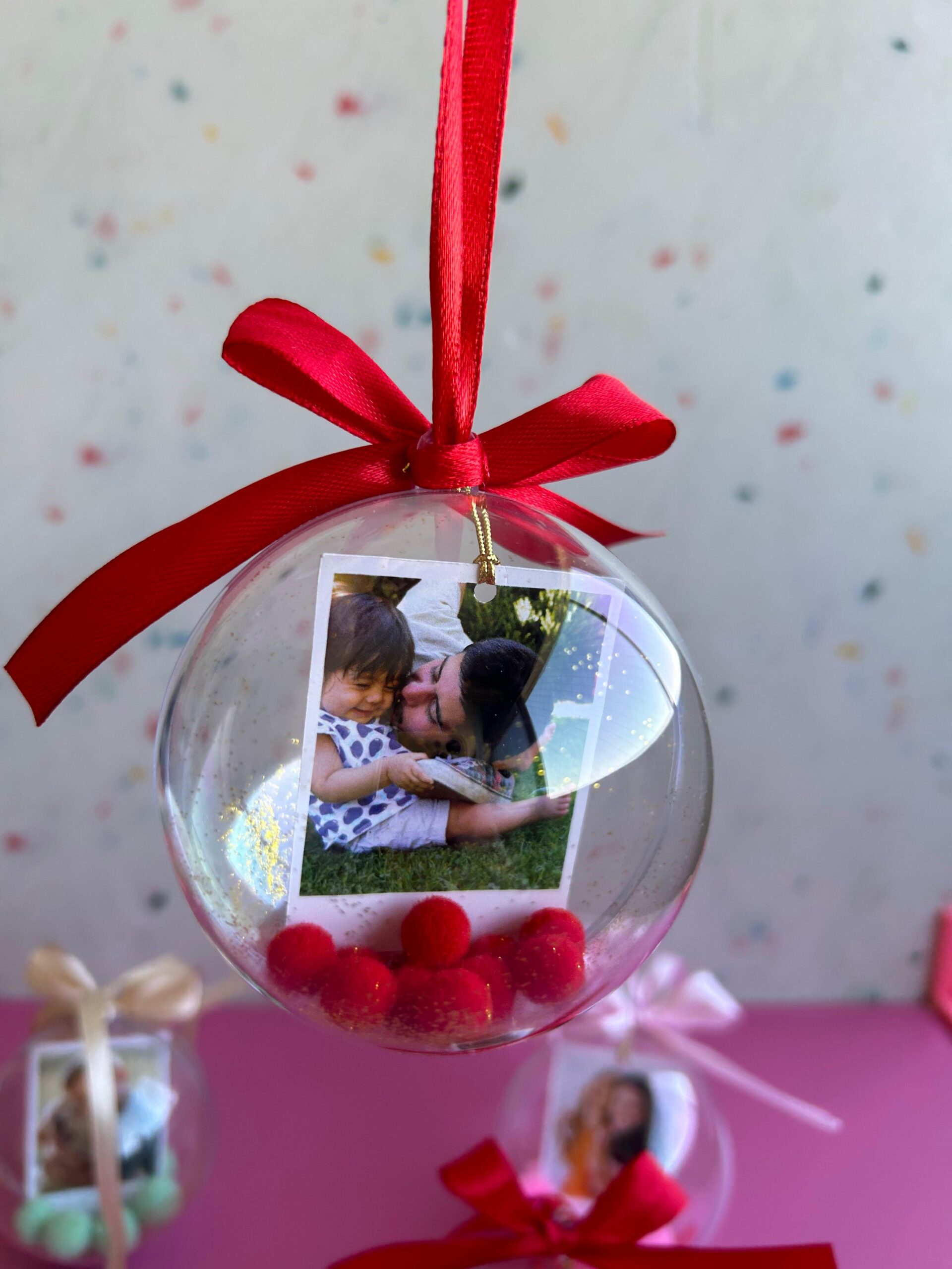 Adornos navideños con fotos y pompones - Imagen 4