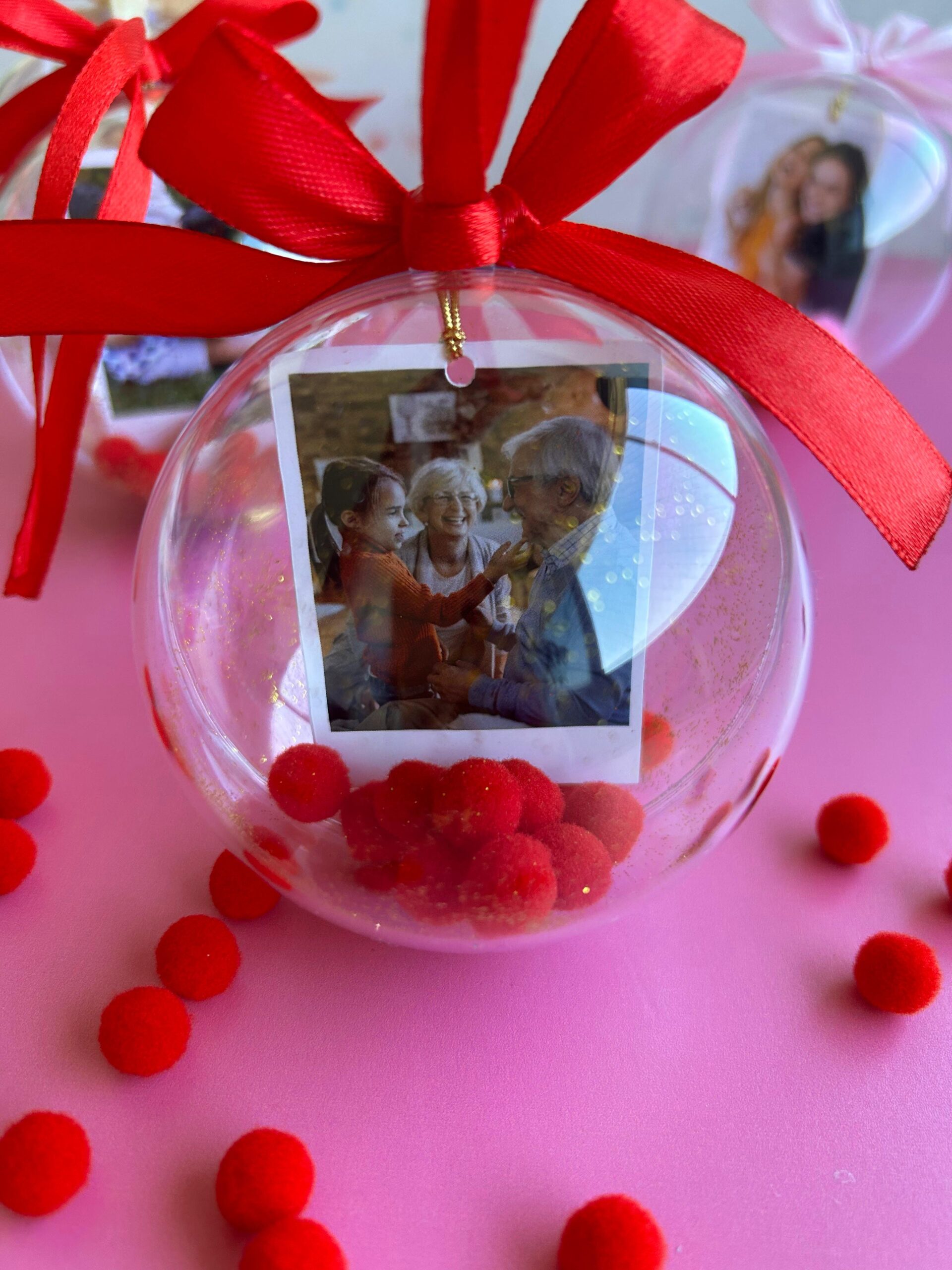 Adornos navideños con fotos y pompones