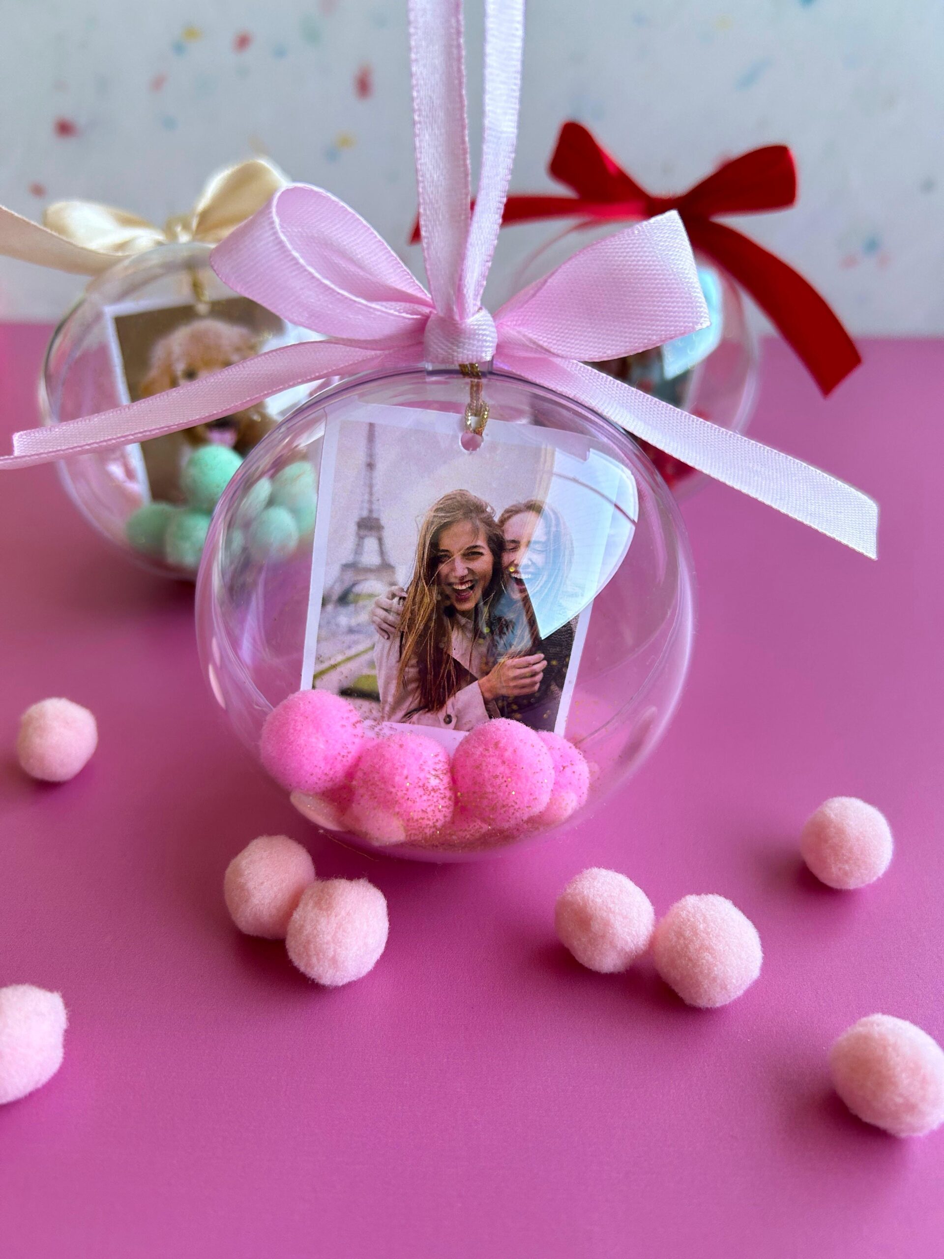 Adornos navideños con fotos y pompones - Imagen 3